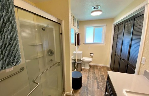 Redmond House | Centrally Located Redmond Retreat with Pool Table