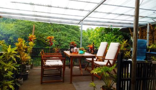 Coron Town Proper Apartment | Centrally located studio with AC and kitchenette