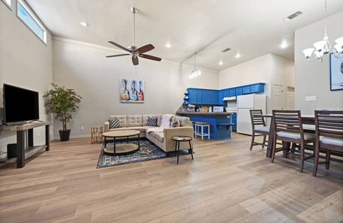 Lubbock House | Centrally Located with Strong Wi-Fi