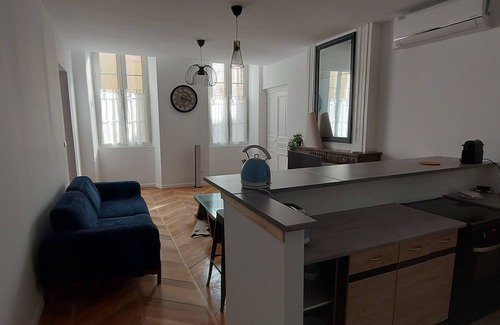 Tournon-sur-Rhone Apartment | Centre Ville de Tournon au Cœur des Vignes Éveiller vos Papilles