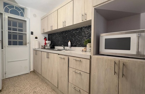 Loiza House | Centric 25 min from Airport, Near Everything 6 guest, great location!