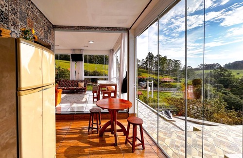 Extrema House | Chácara com WiFi, piscina,churrasqueira e conforto