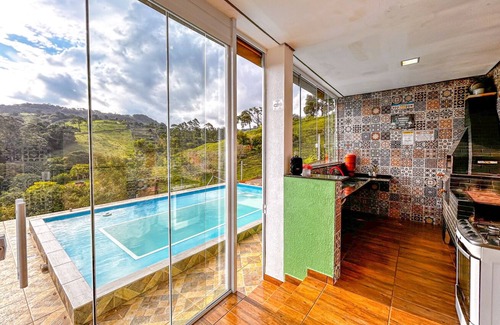 Extrema House | Chácara com WiFi, piscina,churrasqueira e conforto