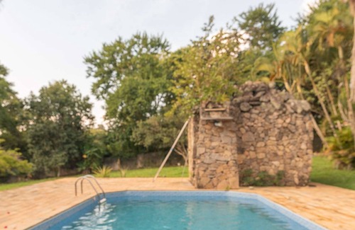 Batatuba House | Chácara em Piracaia com Piscina e Churrasqueira