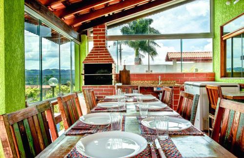 Tuiuti House | CHÁCARA TOP, com VISTA das Montanhas, PISCINA, PET FRIENDLY, ESTACIONAMENTO ,Wi-Fi 213 Mbps