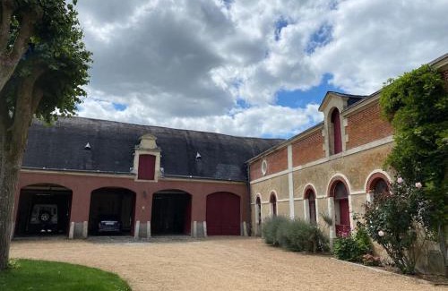La Fontaine-Saint-Martin House | Château du Maurier