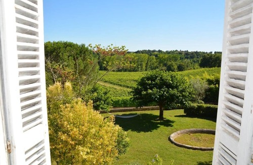 Saint-Ciers-de-Canesse House | Château La Tuilière: pool and it's own wineyard