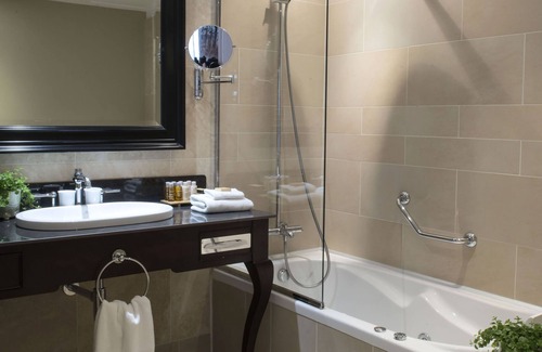 Commes Hotel | Château La Chenevière