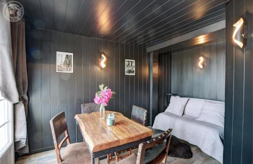Saint-Genest-Lerpt Bed & Breakfast | Château Philip