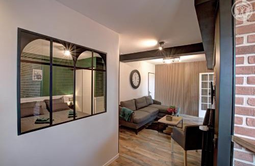 Saint-Genest-Lerpt Bed & Breakfast | Château Philip