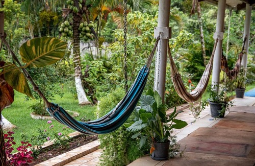 Peruibe House | Chacara com piscina, churrasq e WiFi em Peruibe SP