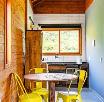 Rio Vermelho Sul Ski Chalet | Chalé aconchegante para descanso e relaxar FDU006