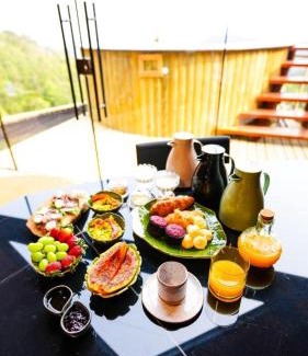 Campos do Jordao Ski Chalet | Chalé Canário com Lareira, Hidromassagem Acima das Nuvens