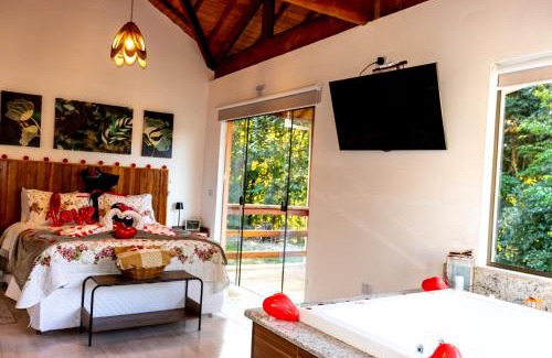 Costas House | Chalé Canto do Galo 2 - Hidro da Jacuzzi, Lareira Ecológica, Cozinha Completa, Wi-Fi 80mbps, próximo a comércio local e relaxando ao som do riacho