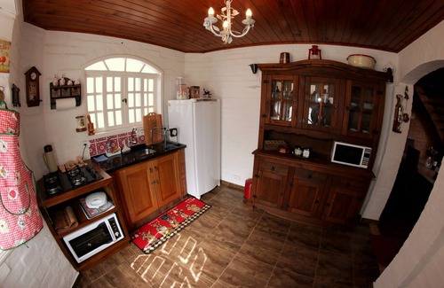 Monte Verde Ski Chalet | ('CHALÉ DA COLINA') TYPICAL ENGLISH VICTORIAN CHALET FOR UP TO 7 PEOPLE (WITH HYDRO)