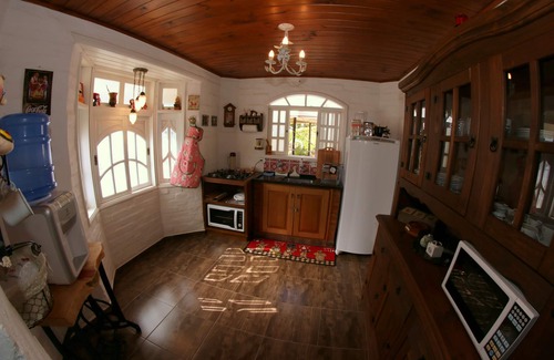 Monte Verde Ski Chalet | ('CHALÉ DA COLINA') TYPICAL ENGLISH VICTORIAN CHALET FOR UP TO 7 PEOPLE (WITH HYDRO)