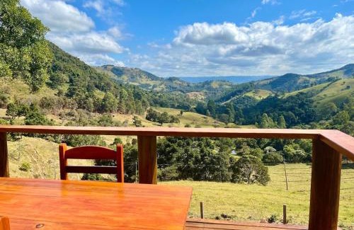 Corrego do Bom Jesus House | Chalé Mirante Da Colina 9, com hidromassagem privativa, café da manhã e piscina