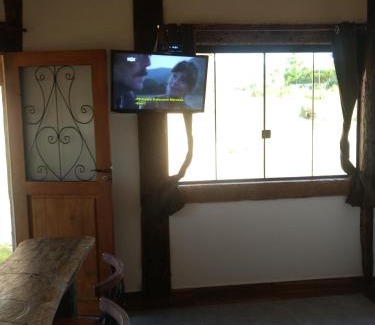 Carrancas Cabin | Chalés Apuã - 500 metros da Cachoeira - Piscina - Horários Estendidos