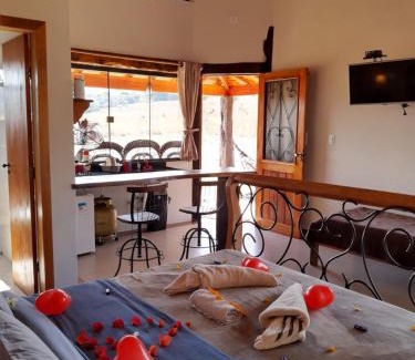 Carrancas Cabin | Chalés Apuã - 500 metros da Cachoeira - Piscina - Horários Estendidos