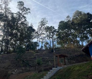 Extrema Cabin | Chalés do vale Extrema amarelo