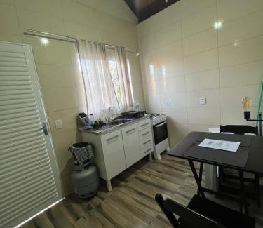 Extrema Cabin | Chalés do vale Extrema amarelo