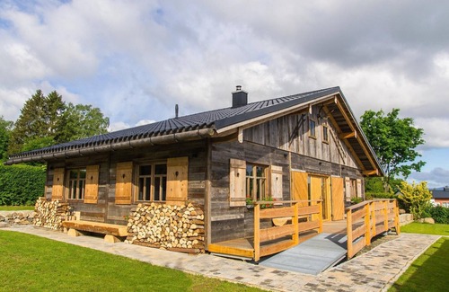 Waldmuenchen Apartment | Chalet am Ölberg mit Badefass und Altholzsauna