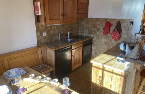 Chesieres Apartment | Chalet Apartment, close to Bus Stop, free WiFi, 2 bedrooms & Stunning Views