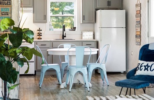 Cormierville Cottage | Chalet bleu vue a la Baie de Cocagne