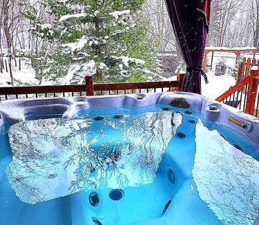 Saint-Remi-de-Tingwick Ski Chalet | Chalet bord de l'eau avec spa