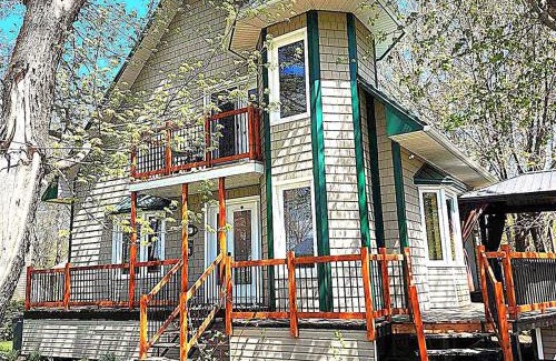 Saint-Remi-de-Tingwick Ski Chalet | Chalet bord de l'eau avec spa