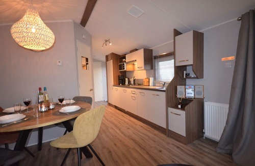 Hippolytushoef Ski Chalet | Chalet by Wadden Sea with Sunny Garden