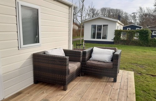 Hippolytushoef Ski Chalet | Chalet by Wadden Sea with Sunny Garden