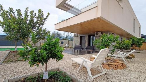 Cullar Vega Villa | Chalet con piscina y jardín, no fumadores ni fiestas