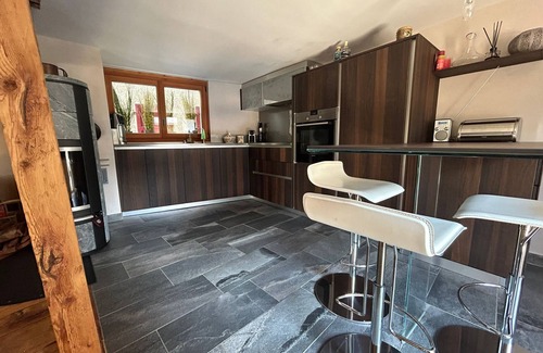 Saint-Luc Apartment | Chalet cosy rénové et charmant