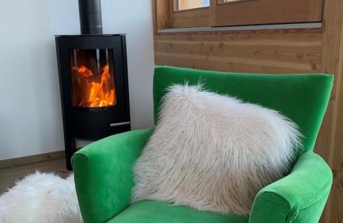 Saint-Martin-de-Belleville Ski Chalet | Chalet Pomme de Pin · Direct sur la piste · Wifi gratuit · Sauna · Parking couvert · Proche télécabine - FR-1-344-759