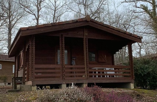 Bretagne-d'Armagnac Apartment | Chalet 'Guzet 4 Personnes 26' with Private Terrace, Private Garden and Wi-Fi