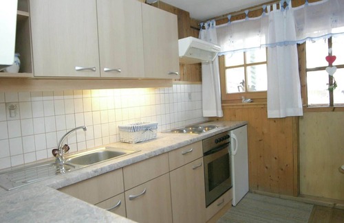 Karroesten Ski Chalet | Chalet in caroles with a nearby forest