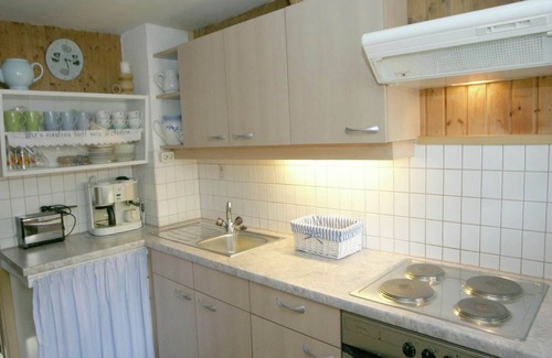 Karroesten Ski Chalet | Chalet in caroles with a nearby forest