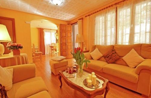 El Toro Ski Chalet | Chalet in El Toro with Pool by the Ocean