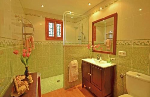 El Toro Ski Chalet | Chalet in El Toro with Pool by the Ocean