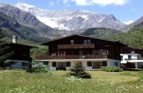 Reckingen Apartment | Chalet in Fieschertal with Stunning Views
