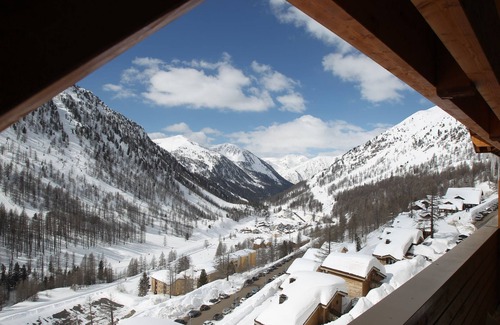 Isola Apartment | Chalet in Isola near Ski Slopes