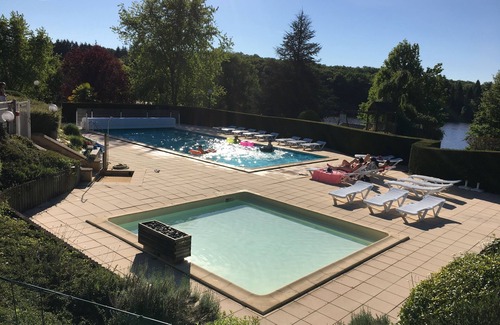 Mialet Ski Chalet | CHALET IN LAKE BORDER, GREEN PERIGORD, swimming pool, ideal calm and rest.