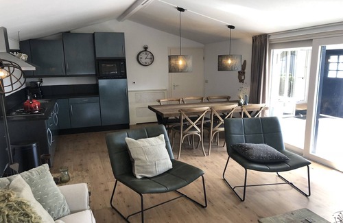 Uden Ski Chalet | Chalet in Sandberghe with Sunny Terrace