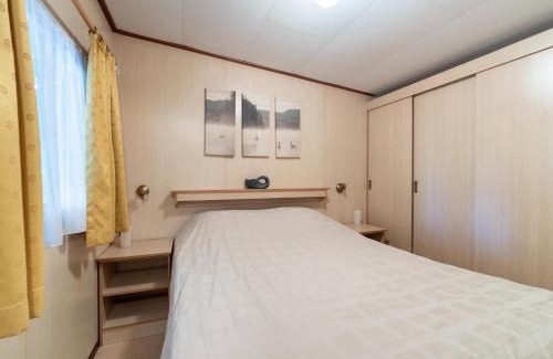 Stegeren Ski Chalet | Chalet in Stegeren near Forest and Pond