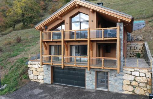 Great Alpine Road Ski Chalet | Chalet La Tarine