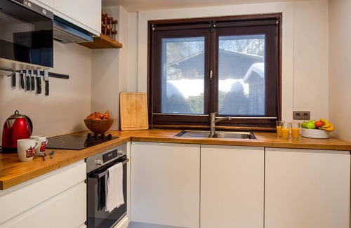 Chamonix City Centre Ski Chalet | Chalet le Tremplin - sleeps 6 in 2 bedrooms with hot tub