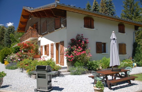 Barcelonnette Ski Chalet | CHALET LES ECUREUILS 3* - SLEEPS 8