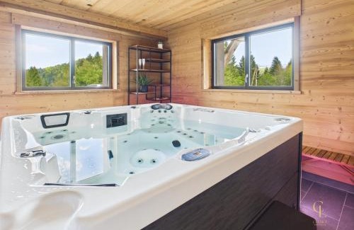 Xonrupt-Longemer Ski Chalet | Chalet Les Plombes - isolé, Jacuzzi, Piscine