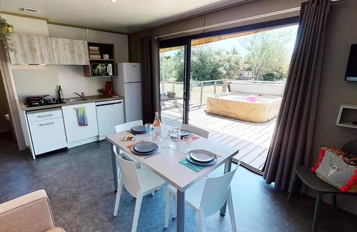 Lourmarin Ski Chalet | Chalet Luberon - 35m2 - 2 Schlafzimmer + Jacuzzi (4 Erwachsene & 1 Kind max 12 Jahre) 4 bis 5 Personen - 4 Pers. im Preis enthalten